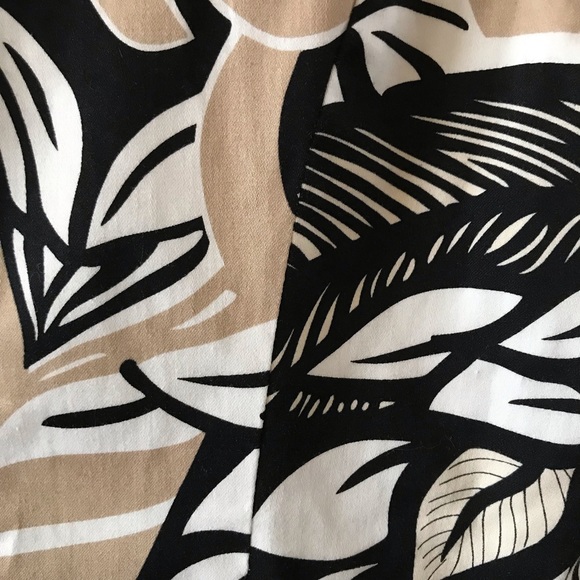 VENUS Knee Length Pattern Sheath Dress - Picture 5 of 7